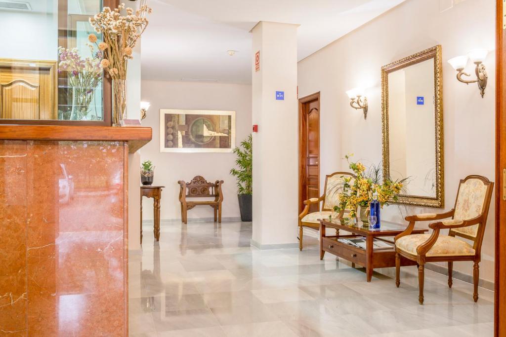 Hotel Gran Avenida Coria del Río Exterior photo